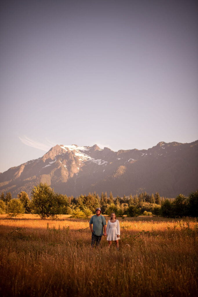 Couples golden hour mountain engagement photos in the Washington fields