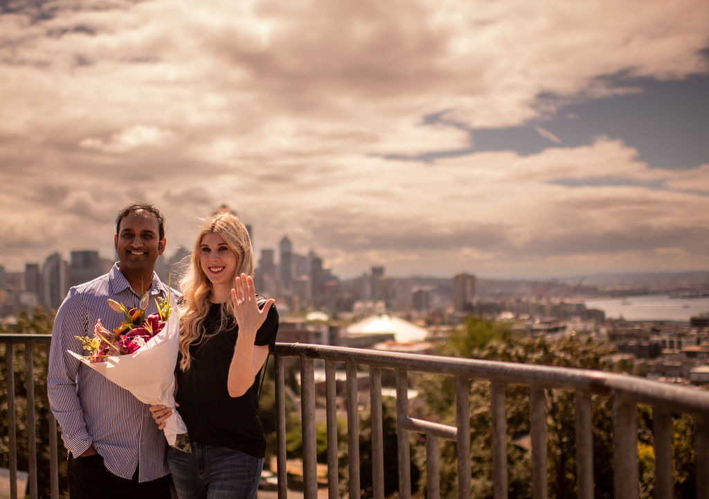 Surprise proposal photos at photos in Kerry Park in Seattle