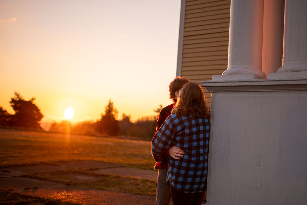sunset engagement photos at discovery park in seattle