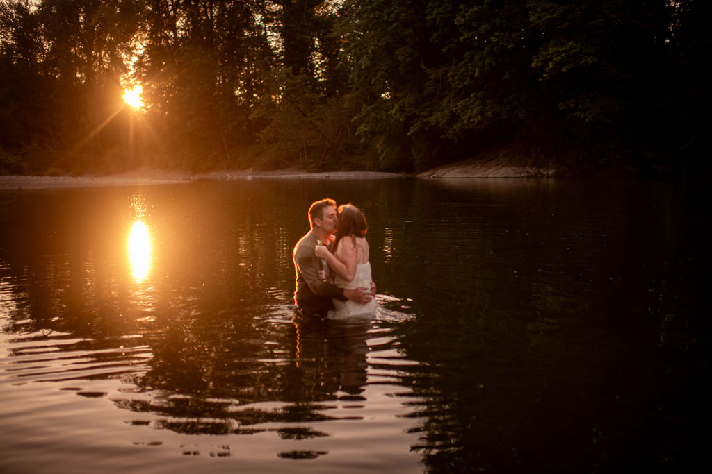 Sunset lake engagement photos in Arlington Washington